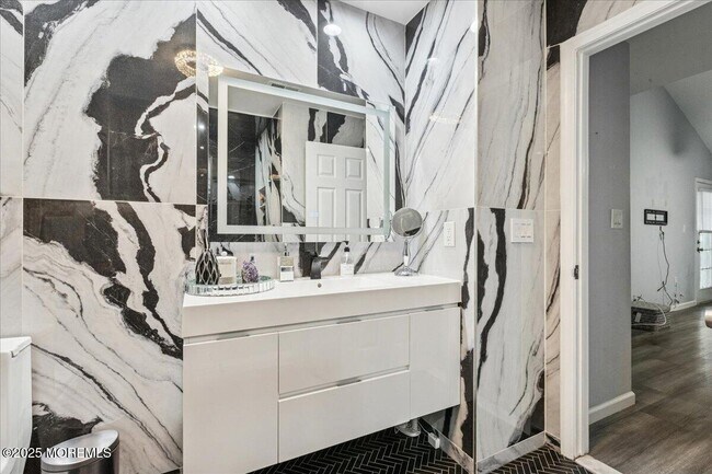 Building Photo - 292 Daisy Dr