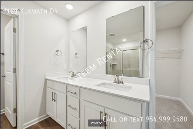 Building Photo - 121 Klamath Dr