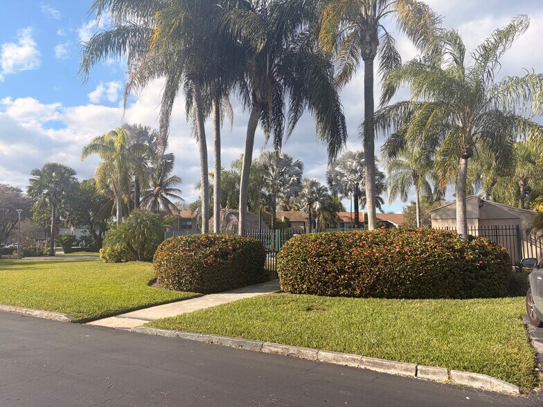 Building Photo - 9252 SW 136th Street Cir