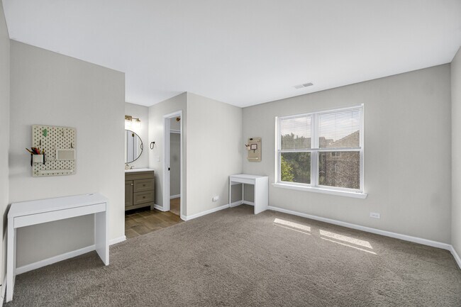 Building Photo - 124 Glengarry Dr