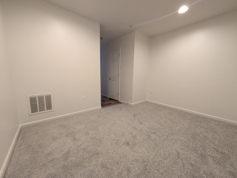 Building Photo - 7123 Silverleaf Oak Rd