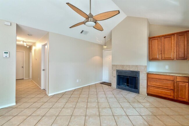 Building Photo - 1411 Gracy Farms Ln