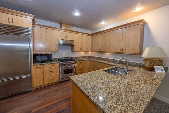 Building Photo - 2 Creeks Condominiums - Gated Community on Camas Meadows Golf Course