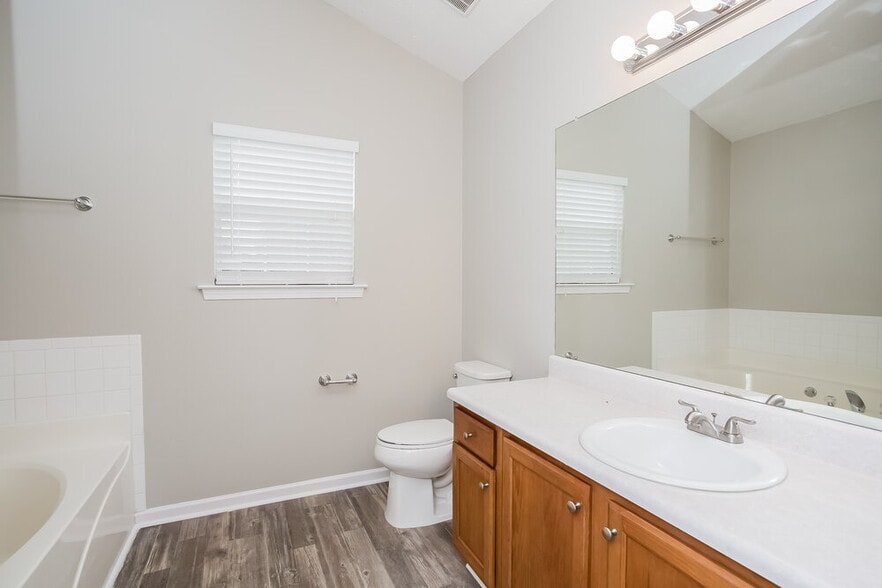 Building Photo - 5275 Yellow Pine Dr