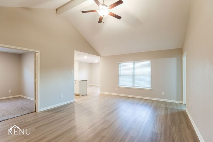 Building Photo - 10405 Sweetwater Creek Dr