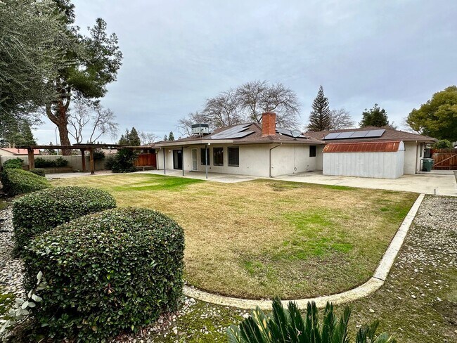 Building Photo - 9913 Spring Oak Dr