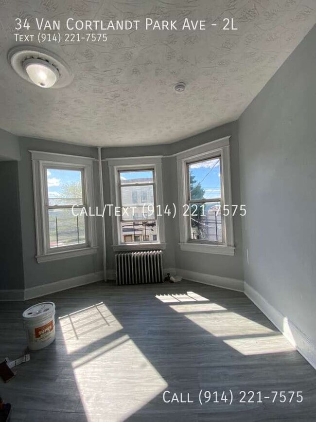 Building Photo - 34 Van Cortlandt Park Ave