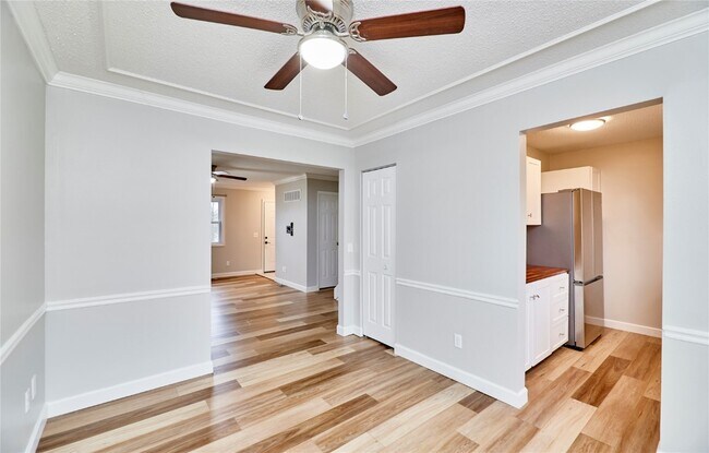 Building Photo - 2402 Savoy Dr