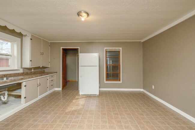 Building Photo - "Spacious 4-Bed Family Haven with 2.5 Baths in Charming Martin, TN – Your Next Home Awaits!"