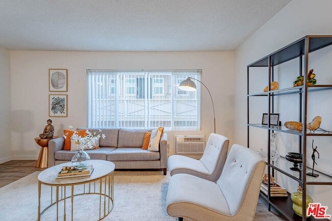 Building Photo - 1833 Normandie Ave