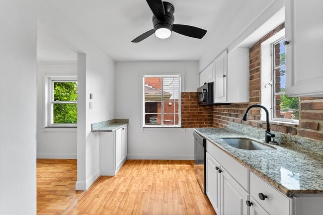 Building Photo - 947 Brintell St