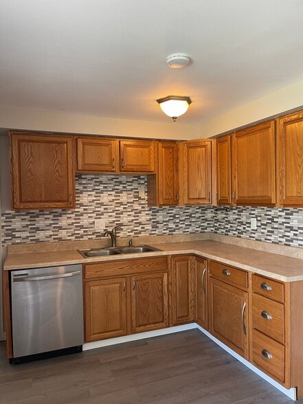 Building Photo - 7883 Sebring Dr