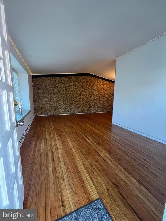 Building Photo - 8905 Revere St