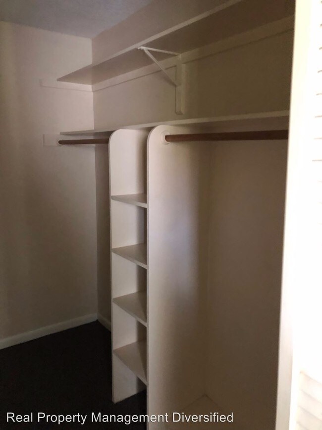 Building Photo - 1302 NE 33rd Ave