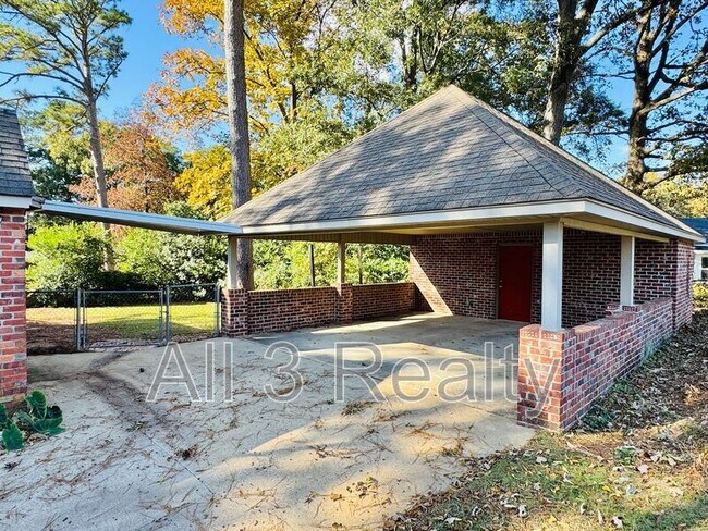 Building Photo - 2913 Sumter Ave