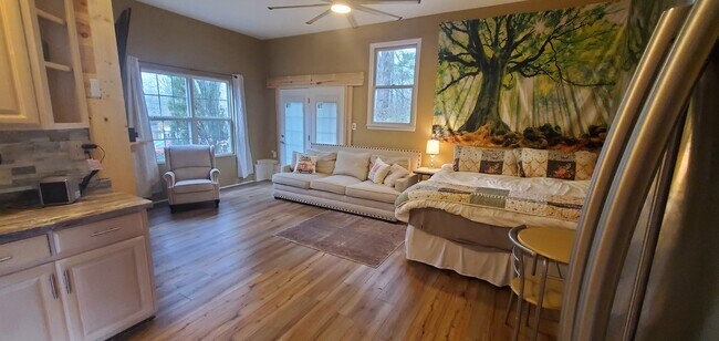 Primary Photo - 683 Lakeside Dr