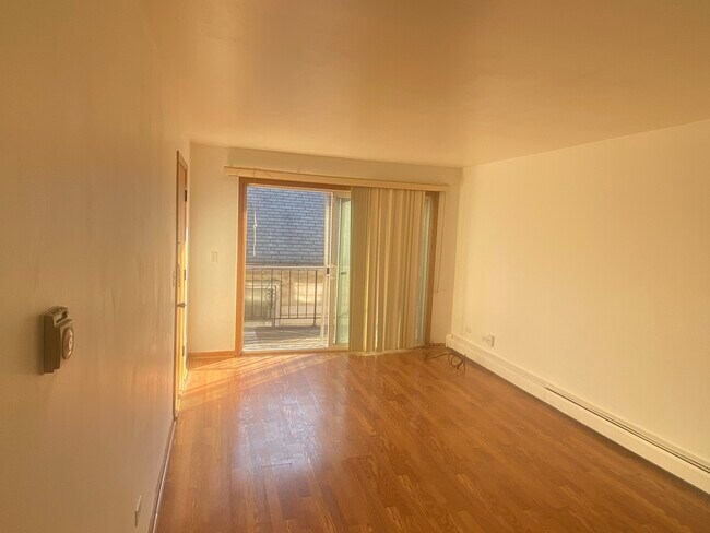 Building Photo - 3553 N Neenah Ave