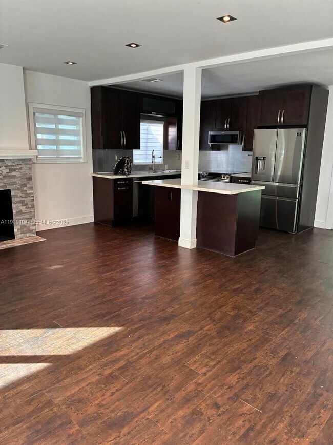 Building Photo - 1757 SW 24th Ter