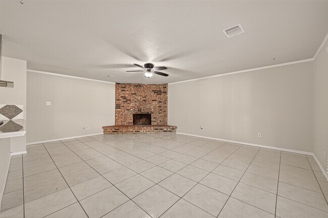 Building Photo - 6206 Homeview Dr