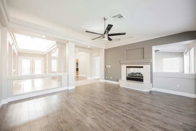 Building Photo - Gorgeous 1 Story Home in Gated Community