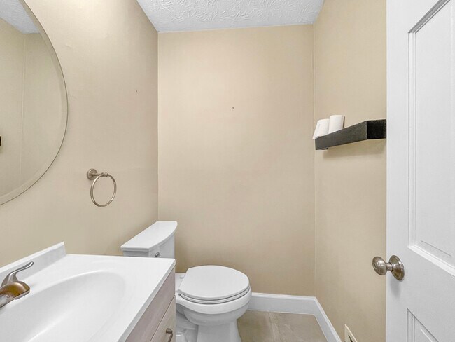 Building Photo - 5-Bed, 2.5-Bath Home with Deck & Covered P...