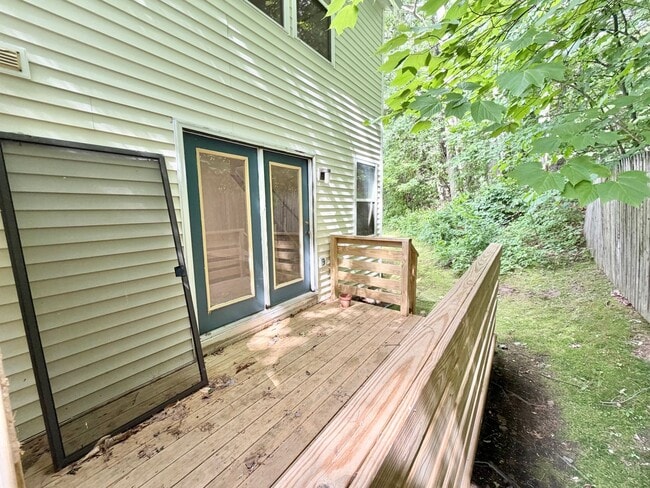 Building Photo - 2 Bedroom (+ Office) Home Burlington Available 8/1