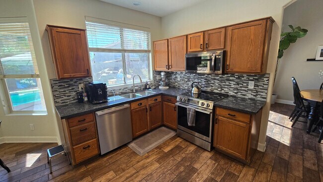 Building Photo - 8213 W Quail Ave