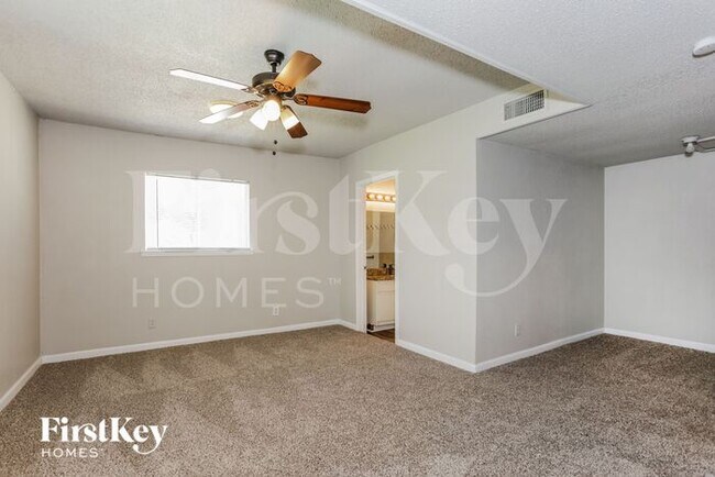 Building Photo - 5113 Bob Dr