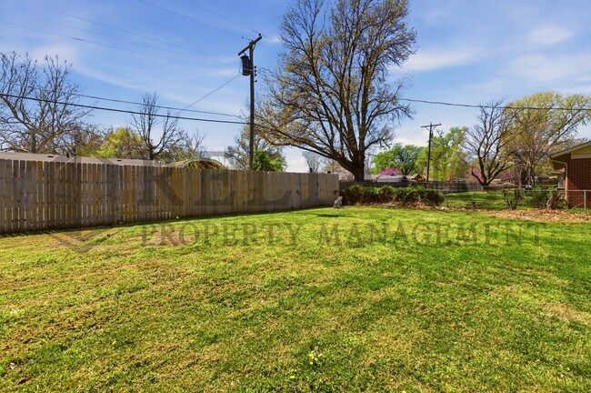 Building Photo - 9711 W Birch Ln