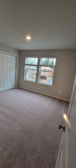 Building Photo - 1152 SW Pendleton Way