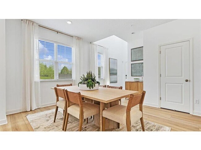 Building Photo - 2187 Tyrone Dr