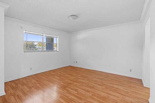 Building Photo - 6075 N Sabal Palm Blvd