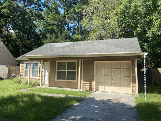 Building Photo - 136 Quail Hollow Dr