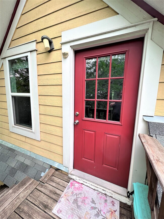 Building Photo - 609 Myrtle St