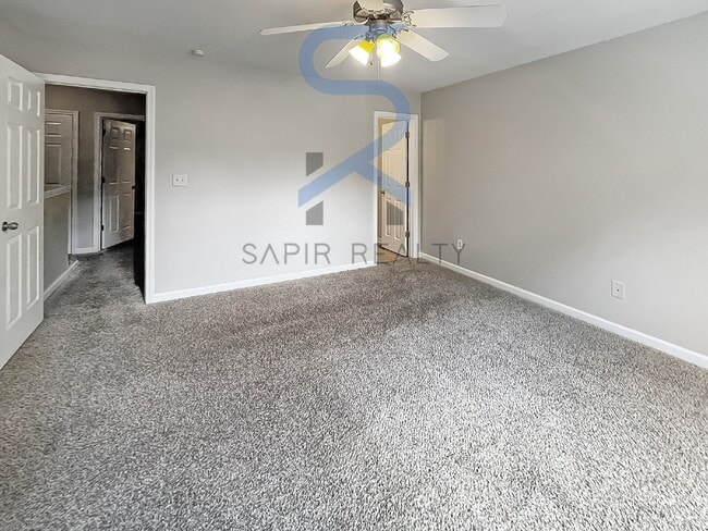 Building Photo - Move in before November 15th and choose yo...