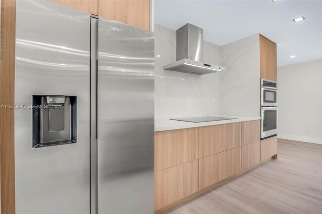 Building Photo - 105 Sinclair St SE