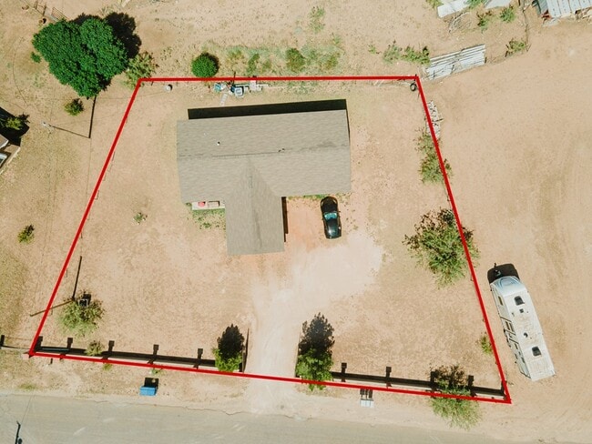 Building Photo - 1715 N Clendenen Ave