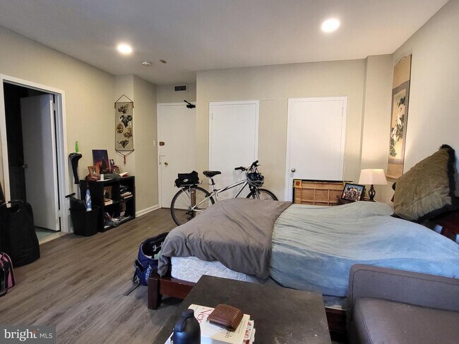 Building Photo - 135 S 19th St