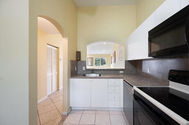 Building Photo - 3504 Briar Bay Blvd
