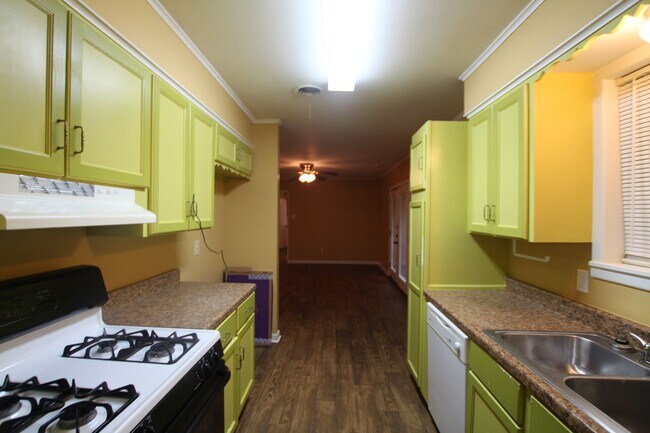Building Photo - Coming Soon: 4 Bedroom 2 Bath home in Tyler!
