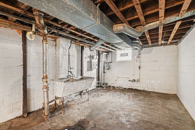 Building Photo - 937 Grand Ave