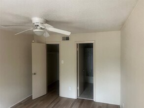 Building Photo - 10737 Braes Bend Dr