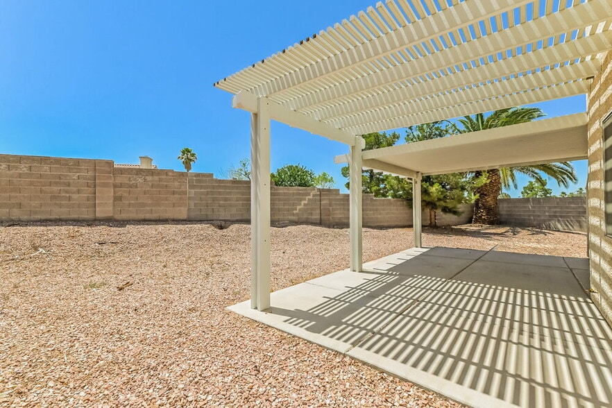 Building Photo - 2642 Ridgewater Cir