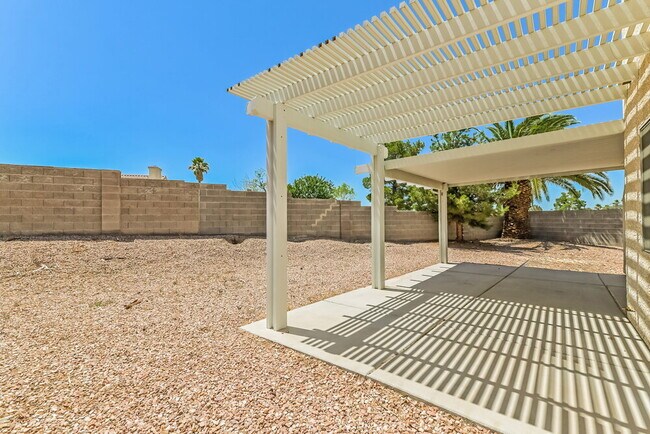 Building Photo - 2642 Ridgewater Cir
