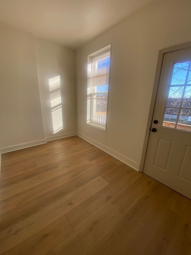 Building Photo - 3030 Chippewa St