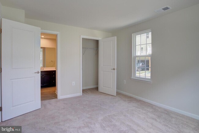 Building Photo - 2506 EMBER Ln