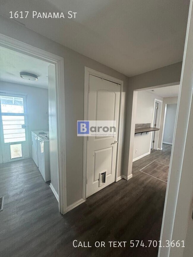 Building Photo - 1617 Panama St