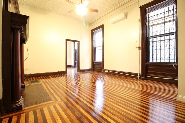 Building Photo - Charming One-Bedroom in Prime Rittenhouse Location
