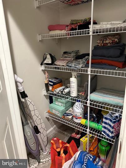 Building Photo - 7118 Rowlock Aly