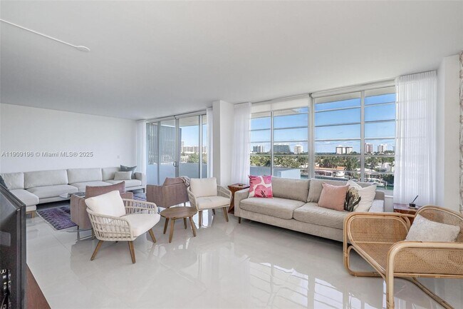 Building Photo - 9101 E Bay Harbor Dr